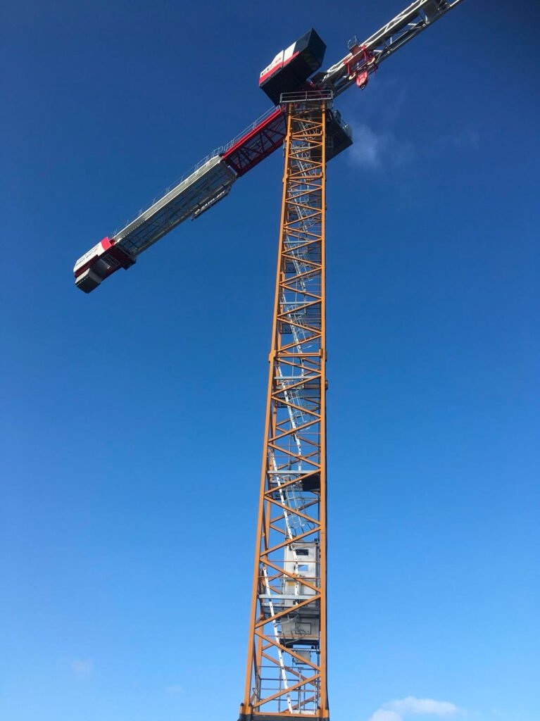 Mise en service d'une grue en Ile-de-France